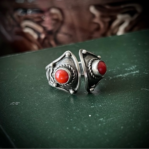 Vintage Mexican Sterling Silver and Coral Ring - Picture 8 of 8